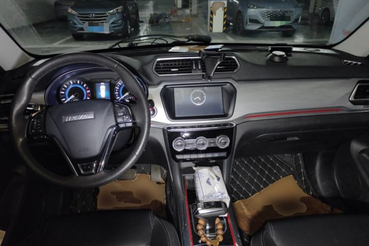 Used Haval H2 2018 Chuanxiang Edition 1.5T Dual-Clutch Two-Wheel Drive ZhiShang Model China V Standard Center Console