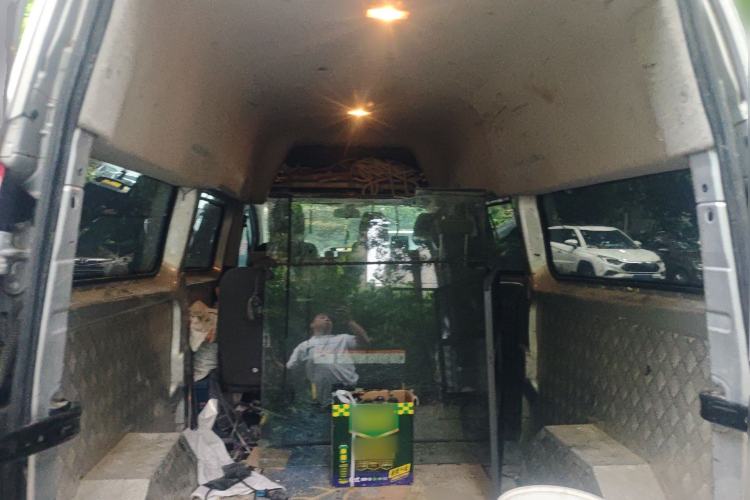 Used Ford Transit 2019 2.0T Diesel Multi-Purpose Commercial Vehicle Mid-Drive Mid-Roof 6-Seater China VI Standard