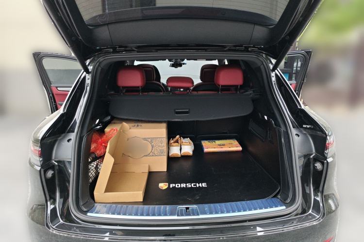 Used Porsche Cayenne 2023 Cayenne 3.0T Platinum Edition Trunk