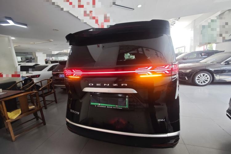 Used Denza D9 2022 DM-i 1040 Prestige Model
