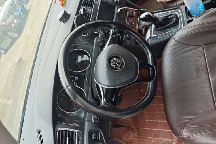 Used Volkswagen Golf 2017 230TSI Automatic Comfort Edition – Celebrating Milestone of One Million Units Steering Wheel