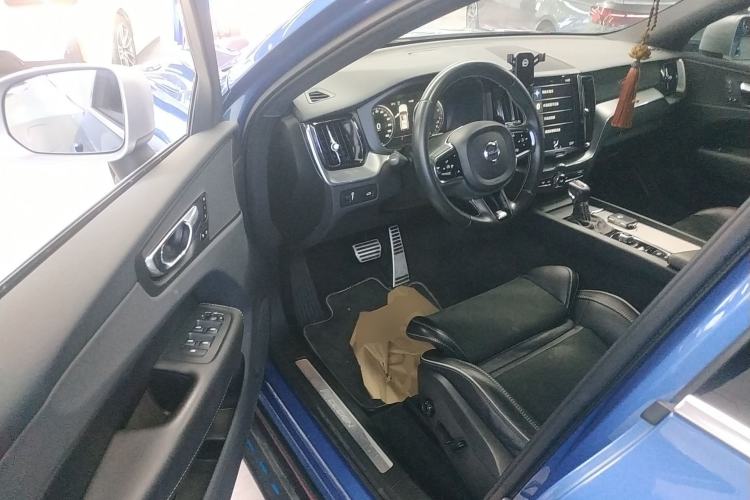 Used Volvo XC60 2019 T5 4x4 Smart & Dynamic Sport Edition China VI Standard