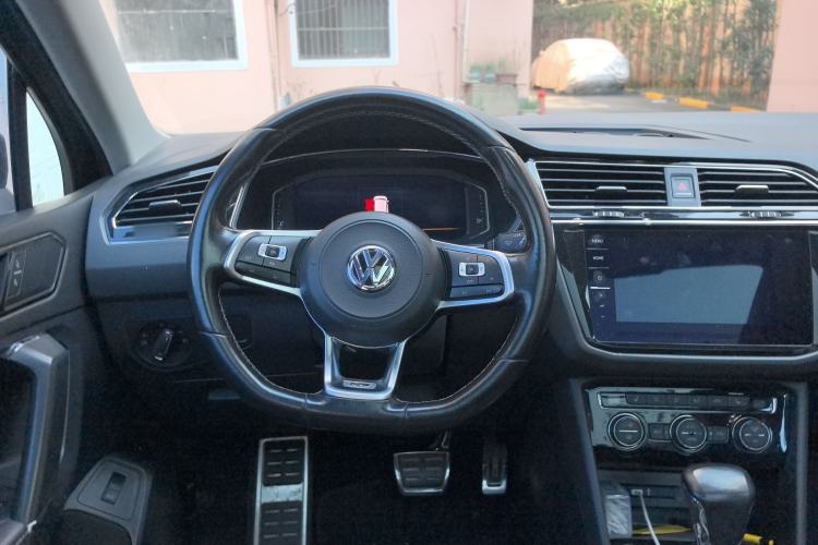 Used Volkswagen Tiguan L 2019 330TSI Automatic Two-Wheel Drive R-Line Flagship Model China VI Standard Steering Wheel