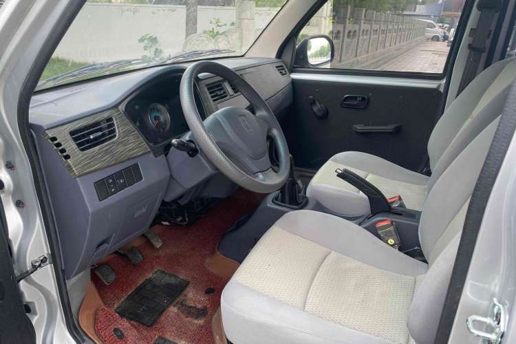 Used Jinbei Hiace X30 2023 1.5L Super-Comfortable Passenger Van 5/6/7-Seater Non-Air-Conditioned Version Model SWC15M