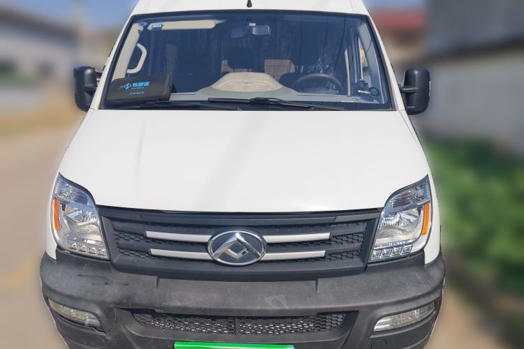 Used SAIC MAXUS Xintu V80 2019 2.5T Classic Model 6-Speed Manual Aotong Long Wheelbase Mid-Height 7-Seater
