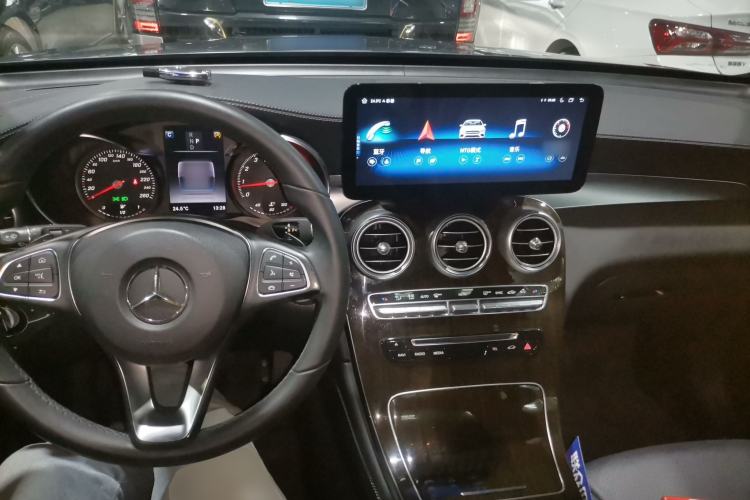 Used Mercedes-Benz GLC 2017 GLC 260 4MATIC Dynamic Edition Center Console