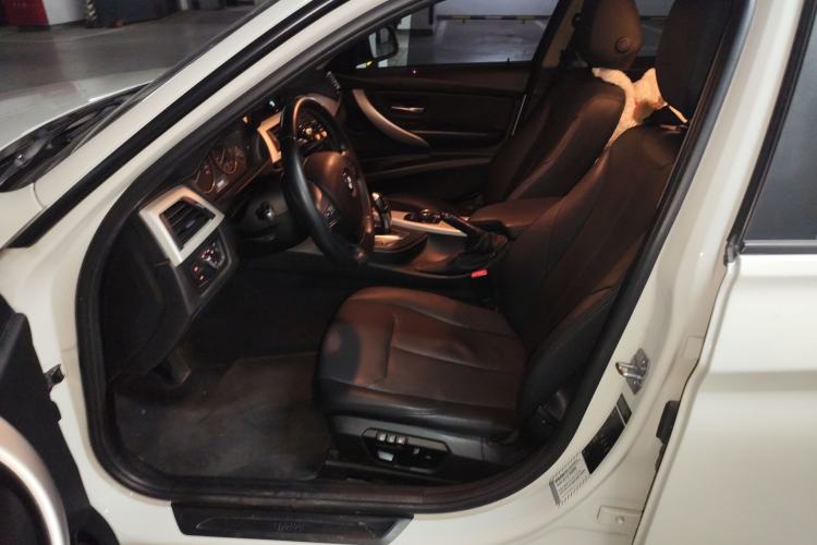 Used BMW 3 Series 2015 320i Fashion Model
