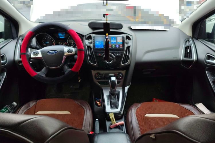 Used Ford Focus 2012 Sedan 1.6L Automatic Fashion Edition Center Console