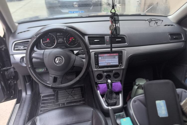 Used Volkswagen Lavida 2013 Restyled Classic 1.6L Automatic Comfort Edition Center Console