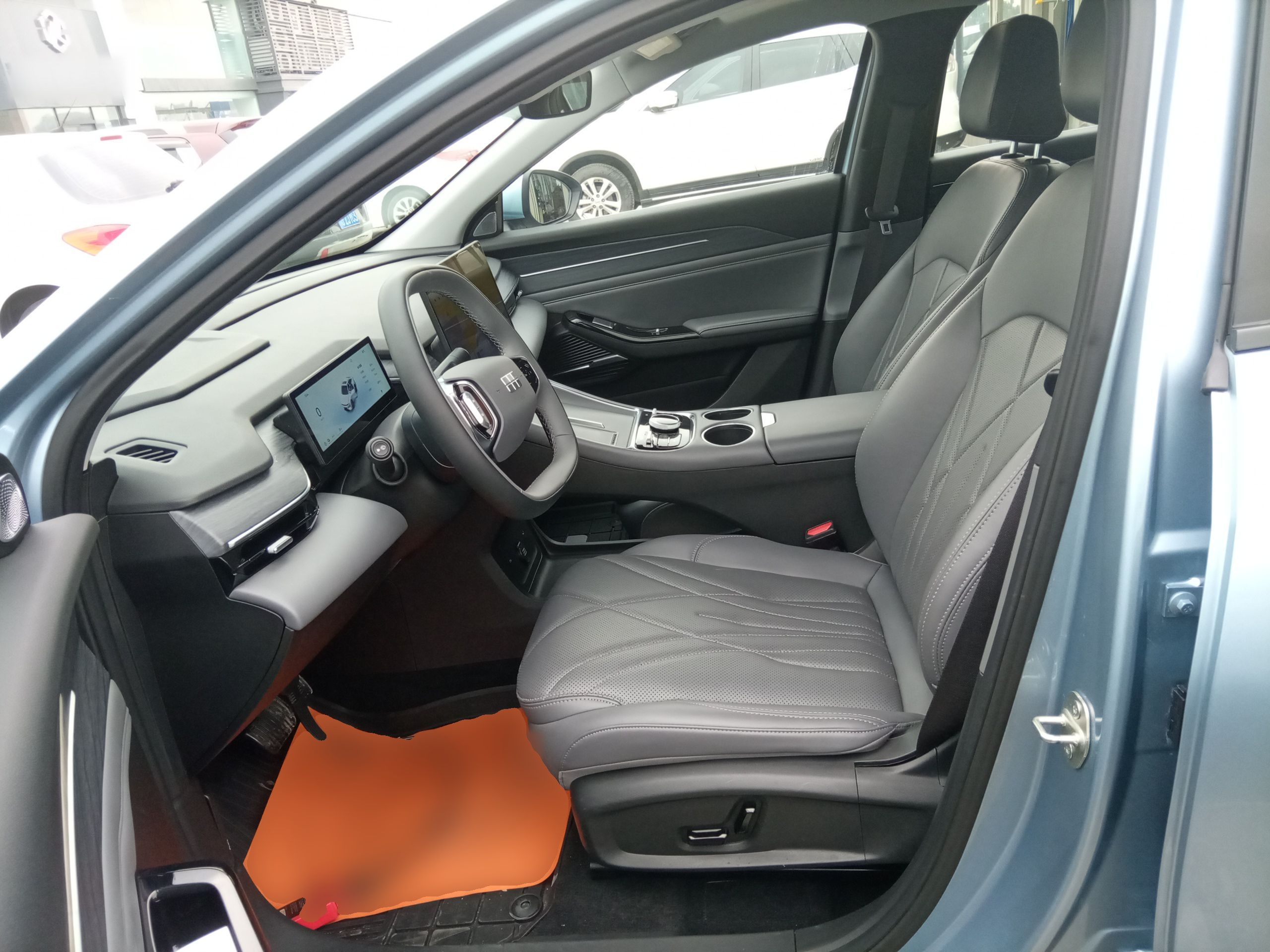 المقاعد الأمامية داخل السيارة