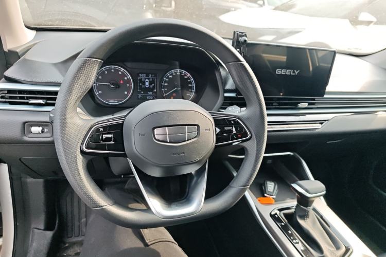Used Geely Auto Emgrand 2025 4th Generation 1.5L CVT Starry Edition Center Console