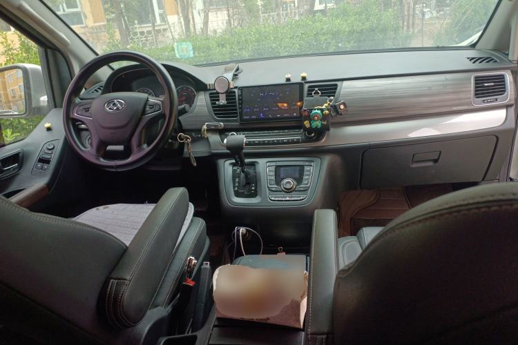 Used SAIC MAXUS G10 2016 2.0T Automatic Executive Edition Center Console