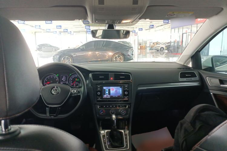 Used Volkswagen Golf 2018 230TSI Automatic Luxury Version
