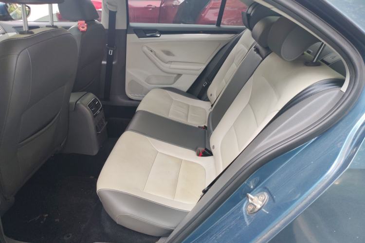 Used Volkswagen Sagitar 2015 230TSI Automatic Comfort Version
