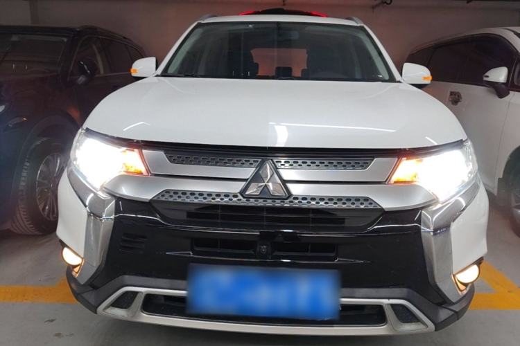 Used Mitsubishi Outlander 2019 2.0L Two-Wheel Drive Comfort Edition 7-Seater China VI Standard Front