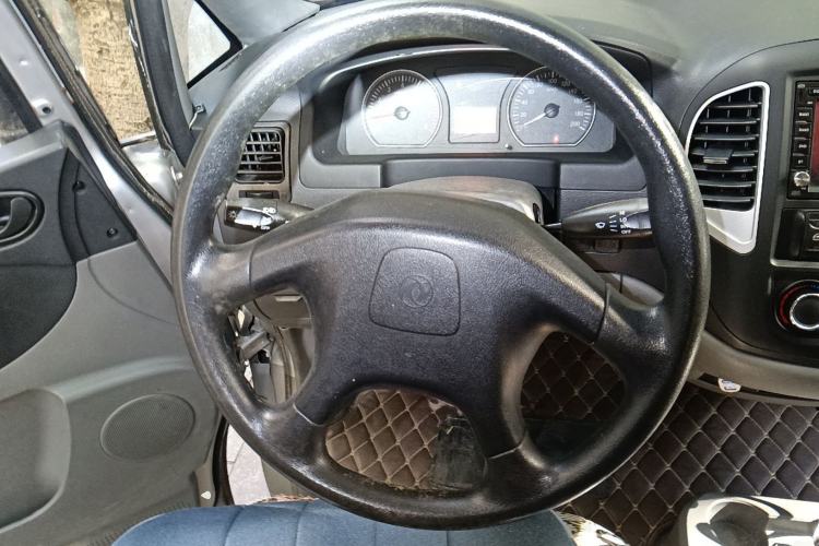 Used FORTHING Lingzhi 2014 V3 1.5L 7-Seater Comfort Model Steering Wheel