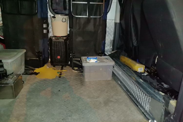 Used Dongfeng Yufeng 2023 V9+ 2.0T Manual Front-Wheel-Drive Multi-Function Mid-Roof Van with 7/8/9 Seats
