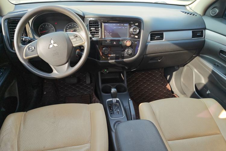 Used Mitsubishi Outlander 2014 2.0L Two-Wheel Drive Sport Value Edition 5 Seats
