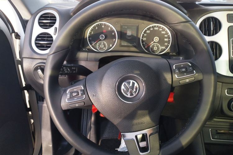 Used Volkswagen Tiguan 2016 300TSI Automatic All-Wheel Drive Luxury Edition Steering Wheel