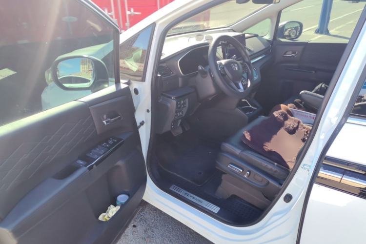 Used Honda Elysion 2022 2.0L eHEV Luxury Edition Driver Seat