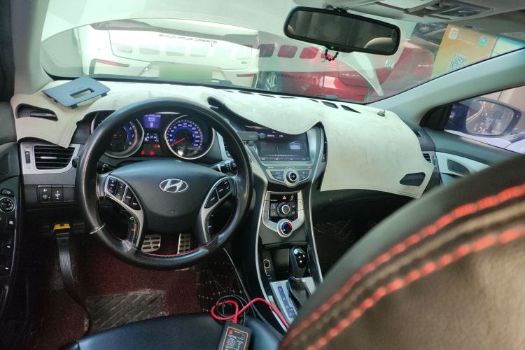 Used Hyundai Elantra (5th Generation / Langdong) 2016 1.6L Automatic Prestige Model Center Console