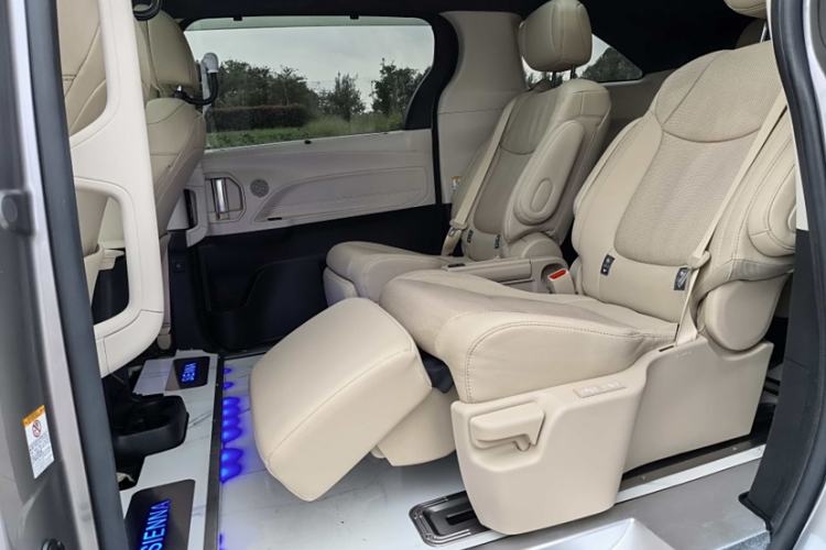 Used Toyota SIENNA 2021 2.5L Hybrid Ultimate Edition
