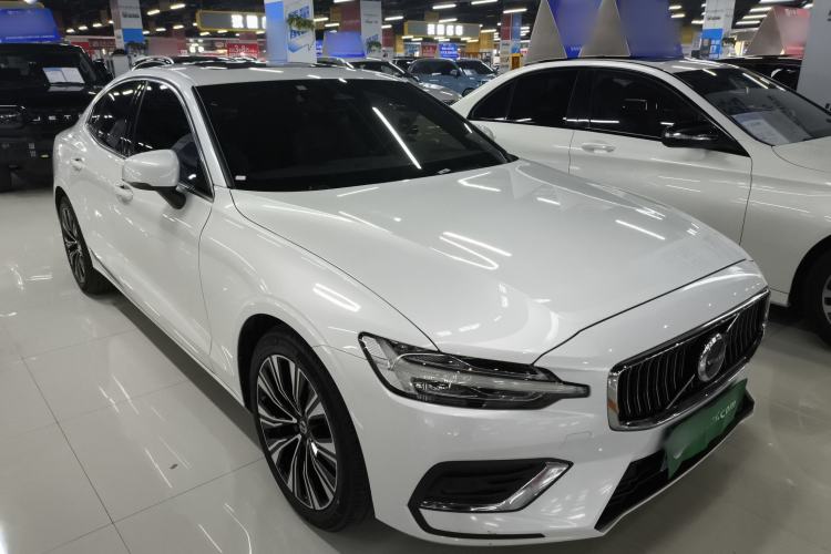 Used Volvo S60 2023 B4 Zhiyuan Luxury Edition
