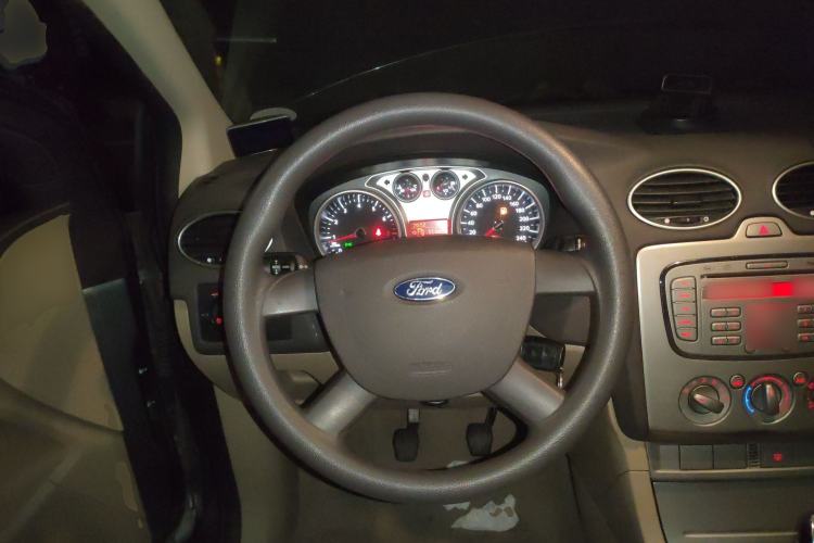 Used Ford Focus 2012 Sedan Classic 1.8L Manual Base Model Steering Wheel