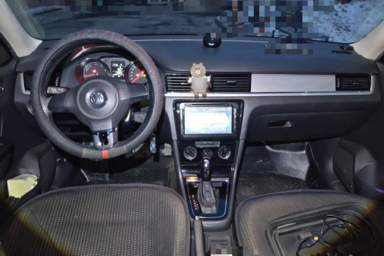 Used Volkswagen Bora 2014 1.6L Automatic Fashion Model Center Console