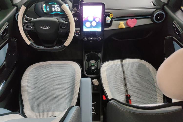 Used Chery QQ Little Ant 2022 Sweet Pink Edition Low-Sugar Version Lithium Iron Phosphate 29.2 kWh 30 kW 301 km Center Console