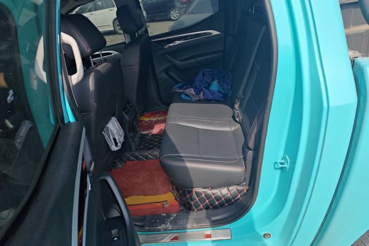 Used SAIC MAXUS T60 2017 2.0T Gasoline Automatic 4x4 High-Profile Luxury Standard Cab
