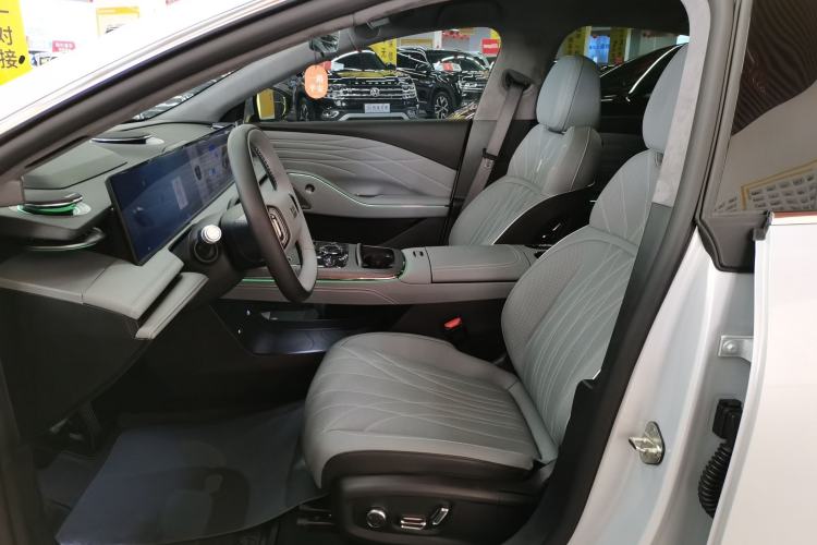 Used Geely Galaxy E8 2025 700 km Long-Range Intelligent Driving Version Left Front Seat