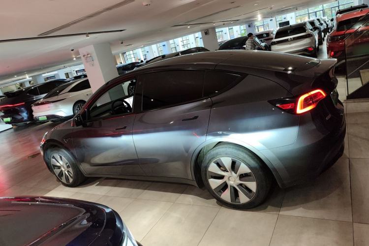 Used Tesla Model Y 2021 Standard Range Rear-Wheel Drive Version