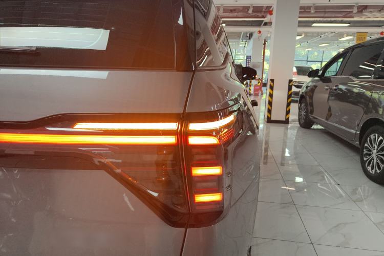 Used Ford Edge 2023 Ford Explorer L 2.0T EcoBoost Four-Wheel Drive 7-Seater Supreme Model Right Rear Taillight