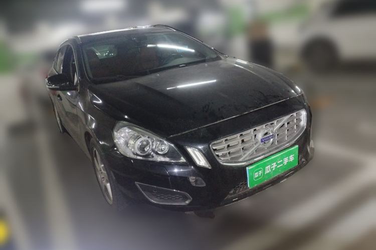 Used Volvo V60 2013 T5 Comfort Edition Front Right 45 Deg