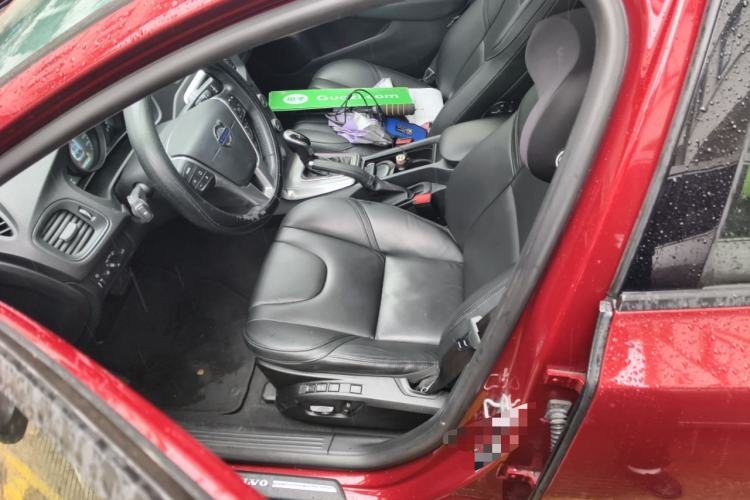 Used Volvo V40 2016 T3 Zhiyi Edition
