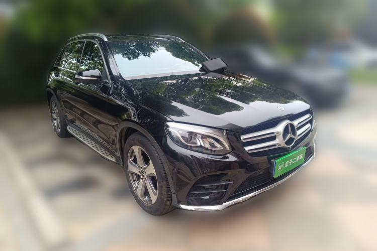 Used Mercedes-Benz GLC 2017 GLC 260 4MATIC Luxury Model Front Right 45 Deg