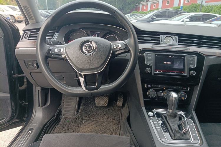 Used Volkswagen Magotan 2017 380TSI DSG Luxury Model
