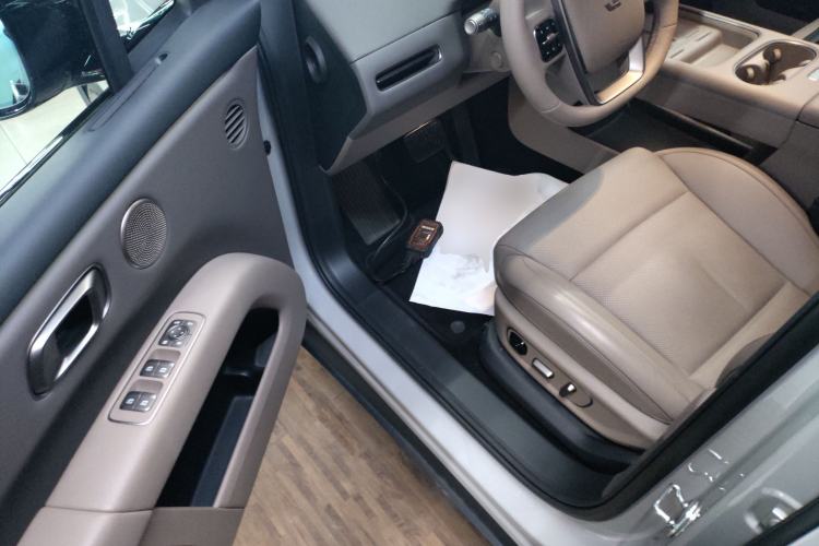 Used Li Auto i6 2025 Model Two-Wheel-Drive Standard Type
