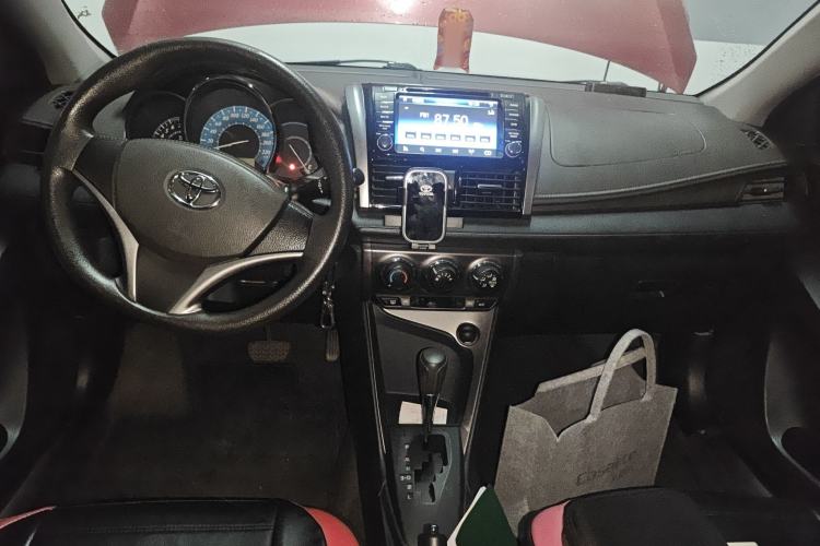 Used Toyota YARiS L Zhi Xuan 2015 1.5E Automatic Charm Edition Center Console