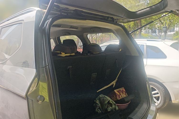 Used Baojun 730 2019 1.5L Manual Fashion Model 7-seater China VI Trunk