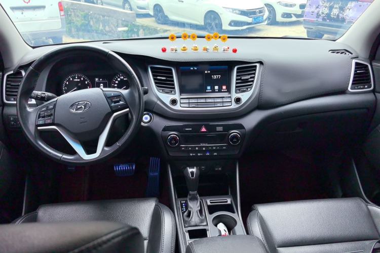 Used Hyundai Tucson 2015 1.6T Dual-Clutch Two-Wheel-Drive Smart Model Center Console