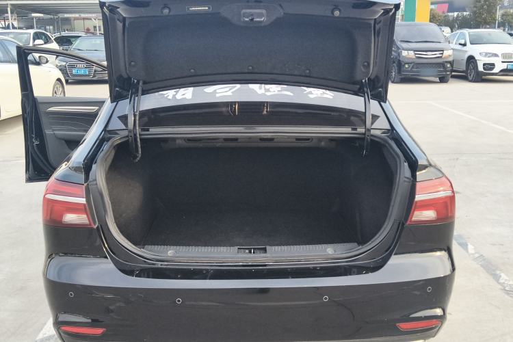 Used Roewe i6 2017 20T Automatic Flagship Edition
