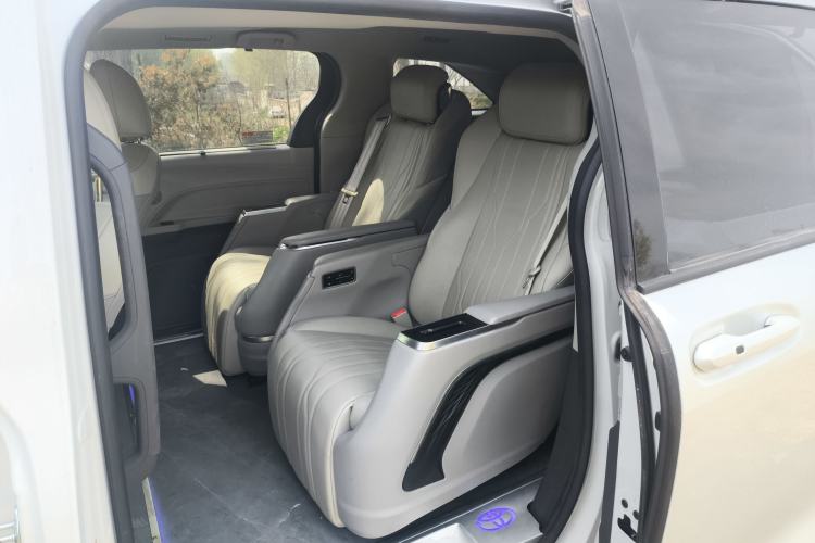 Used Toyota SIENNA 2023 2.5L Hybrid Comfort Edition
