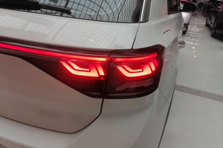Used Volkswagen T-ROC 2023 300TSI DSG Two-Wheel-Drive Chen Guang Edition Right Rear Taillight