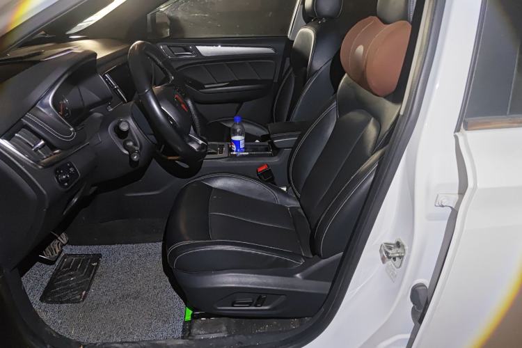 Used Roewe RX5 2016 20T Two-Wheel Drive Automatic Internet Smart Edition
