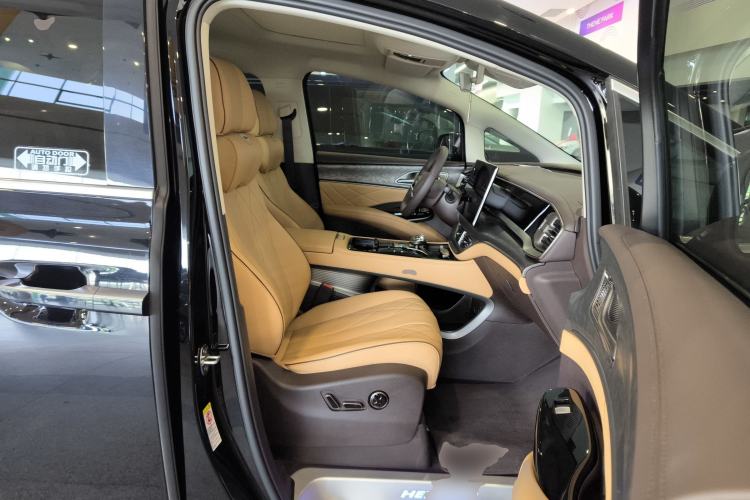 Used Denza D9 2024 DM-i 1050 Luxury Model