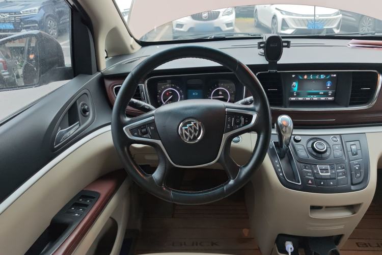 Used Buick GL8 2018 28T Luxury Model China VI Standard Steering Wheel
