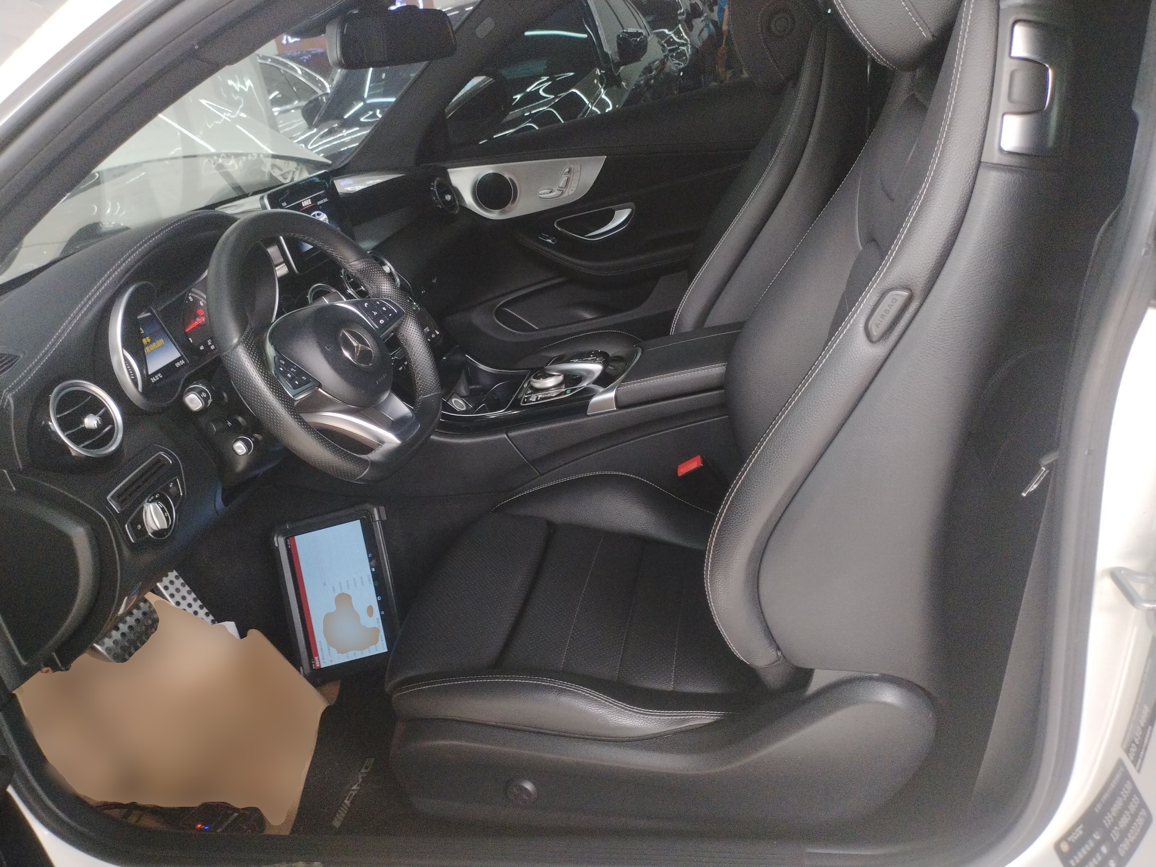 Переднее сиденье в автомобиле