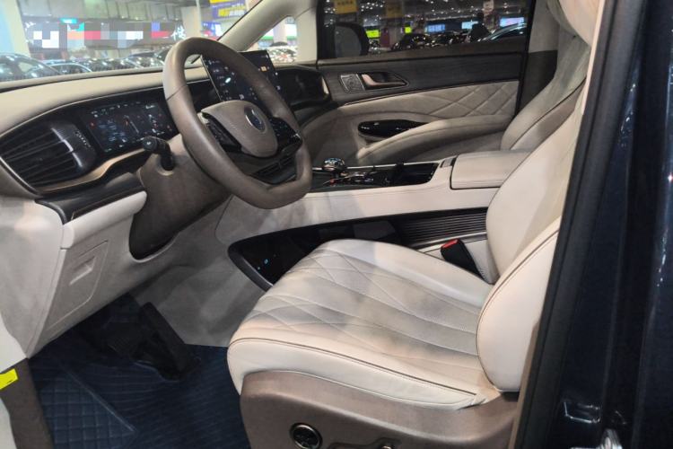 Used Denza D9 2022 DM-i 970 Four-Wheel Drive Prestige Model
